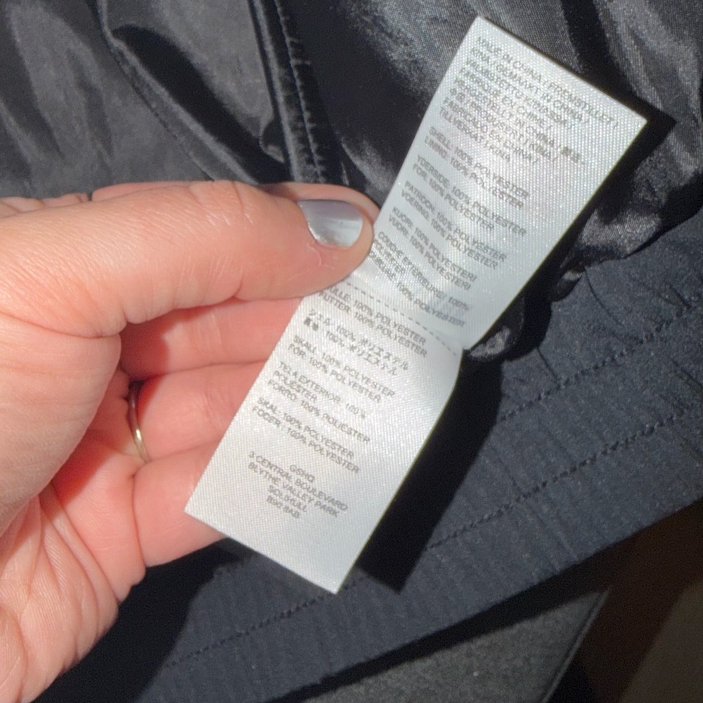 Gymshark Black Puffer Vest with Hood - Picture 2 of 4